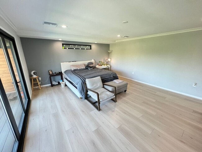 Building Photo - Beautifully Upgraded 5 Bed 4 Bath Orange Pool Home