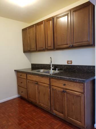 Building Photo - 206 W Cedar Ave