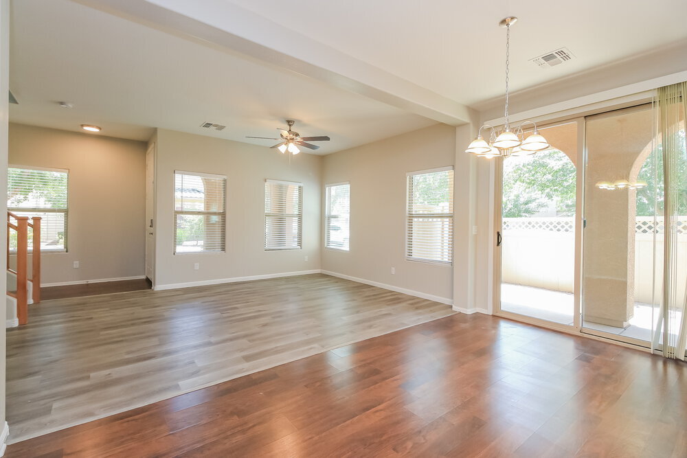 Building Photo - 899 S Pheasant Dr