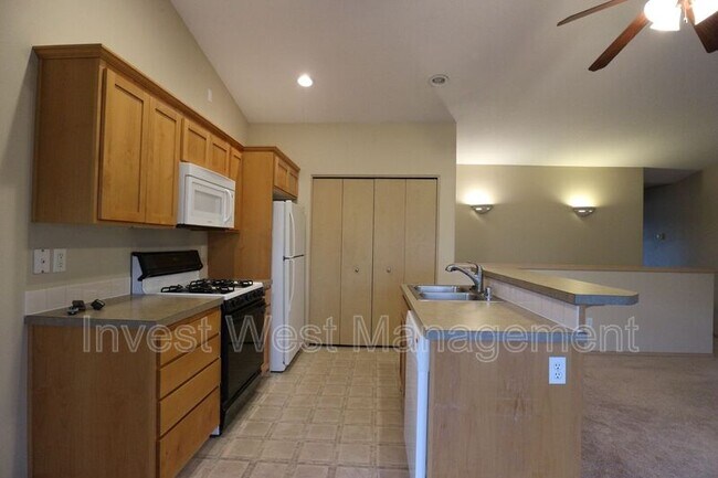 Building Photo - 1830 SE 11th Ave