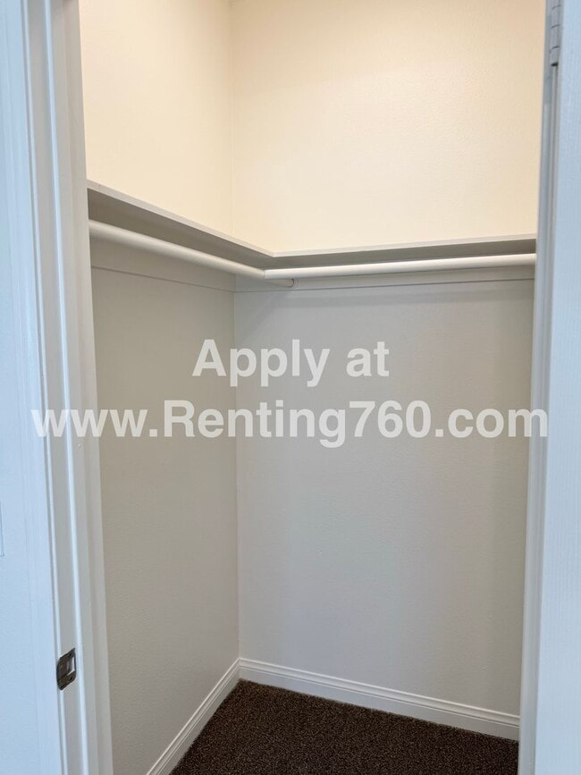 Building Photo - Spacious 3 Bed 2 Bath Home!