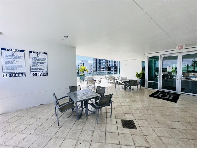 Building Photo - 101 S Eola Dr