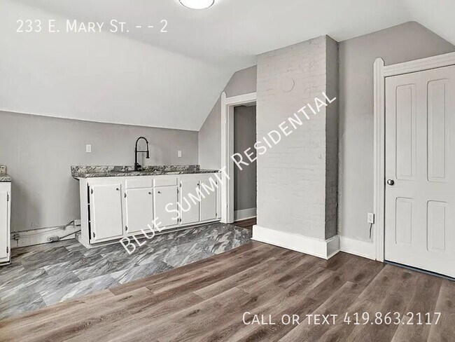 Building Photo - 233 E Mary St