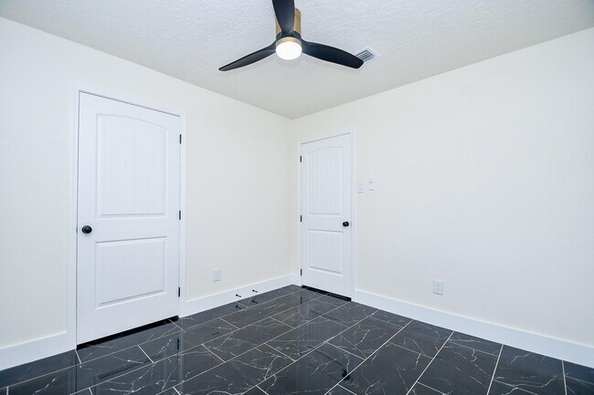Building Photo - 6530 La Violetta Dr