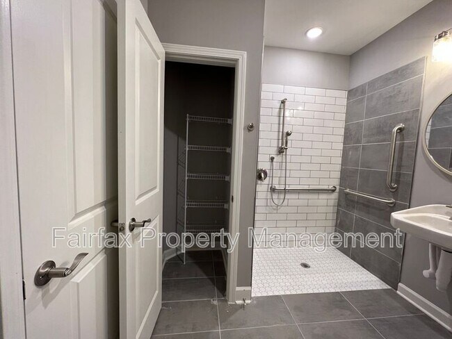 Building Photo - 518 Boone St