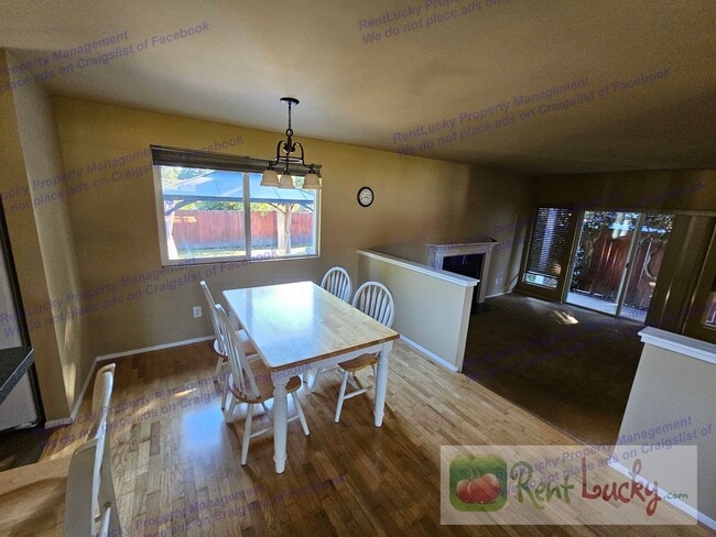 Building Photo - Charming 3BR/2BA Home with Spacious Layout...