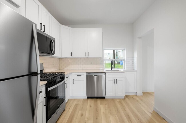 Building Photo - READY FOR MOVE IN! STUNNING 4-bedroom in Greenfield!