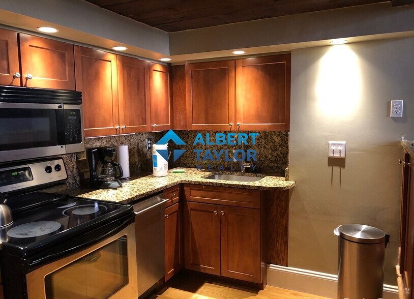 Building Photo - 117 Beacon St