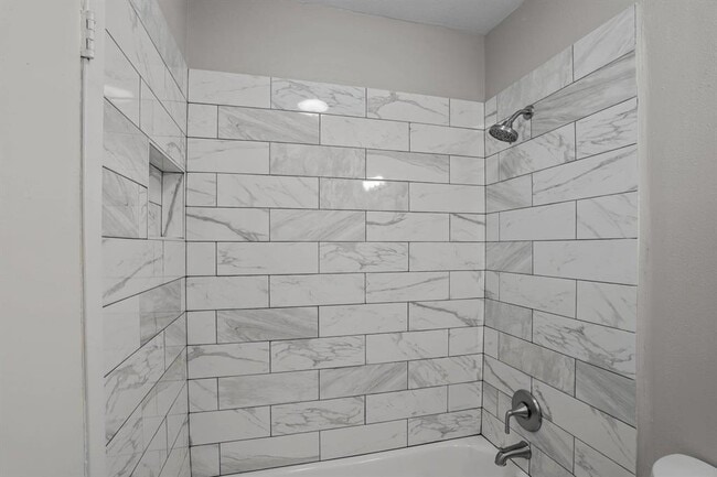 Building Photo - 506 W Grady Dr