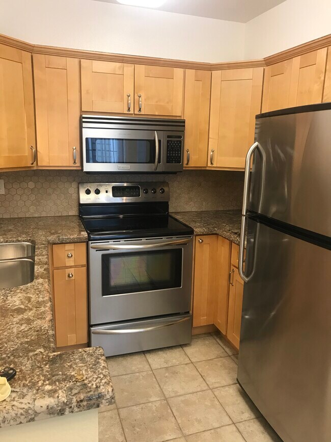 Beautiful custom maple cabinets - 351 Eastridge Dr