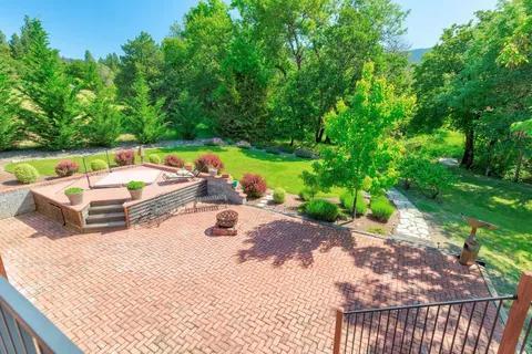 Building Photo - 498 NW Scenic Dr