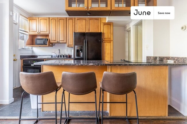 Building Photo - 616 Orleans Pl NE