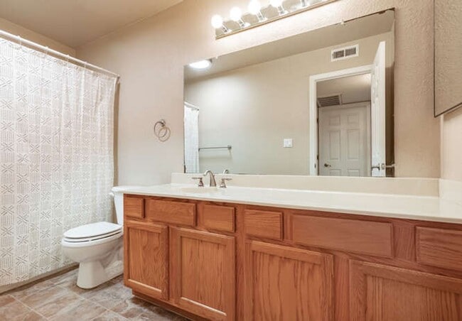 Building Photo - Spacious 1 Bedroom Condo for Rent in Villa...