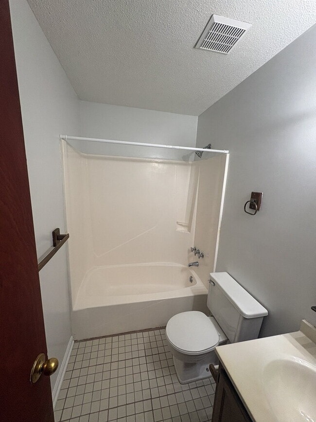 Building Photo - 103 Pine Crest Dr