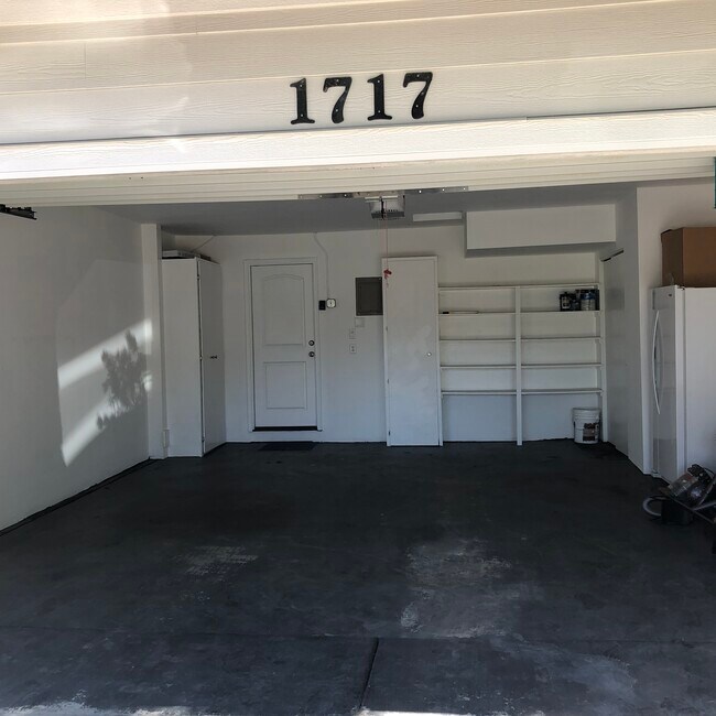 Building Photo - 1717 E Monte Carlo Dr