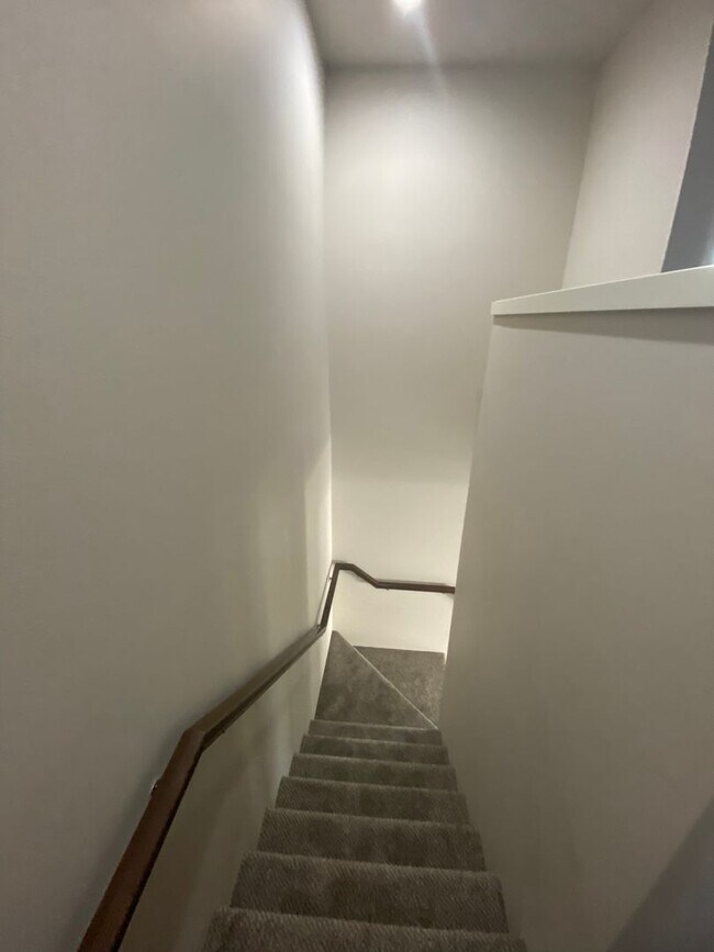 Building Photo - Descartes