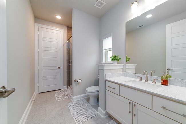 Building Photo - 2400 Sunset Vista Cir