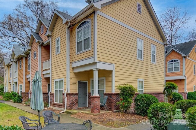 Building Photo - 1553 Pecan Ave