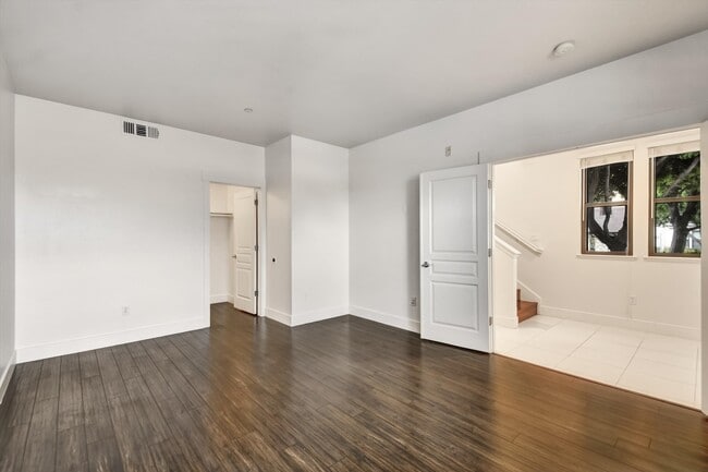 Building Photo - 1107 66th St