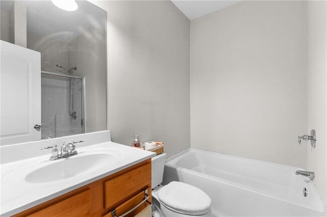 Building Photo - 2744 Blakely Dr NE