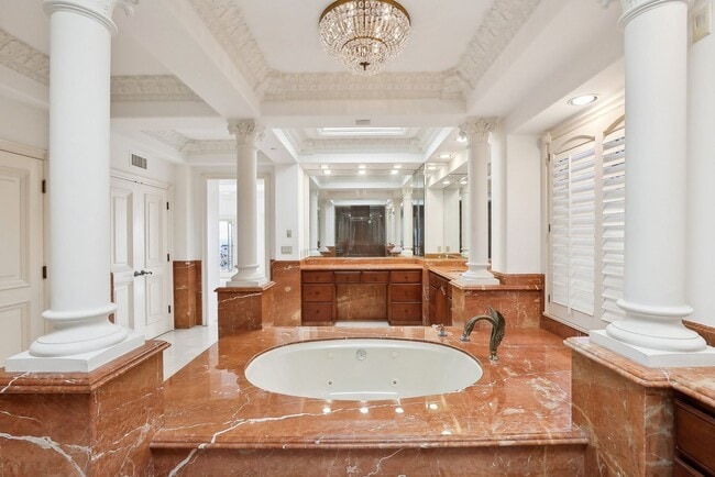 Building Photo - OCEAN VIEW CUSTOM BUILT LUXURY ESTATE