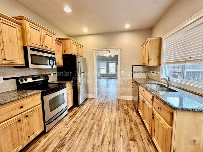 Building Photo - 2225 S Dorothy Ave