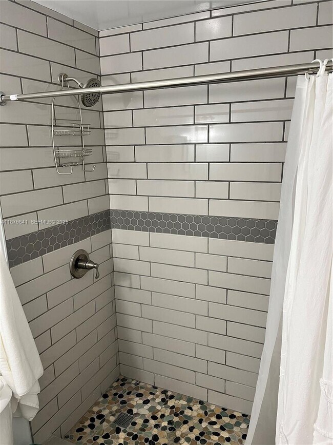 Building Photo - 2567 NE 182nd St