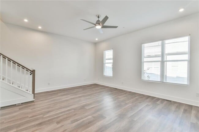 Building Photo - 490 Harmony Ter NW