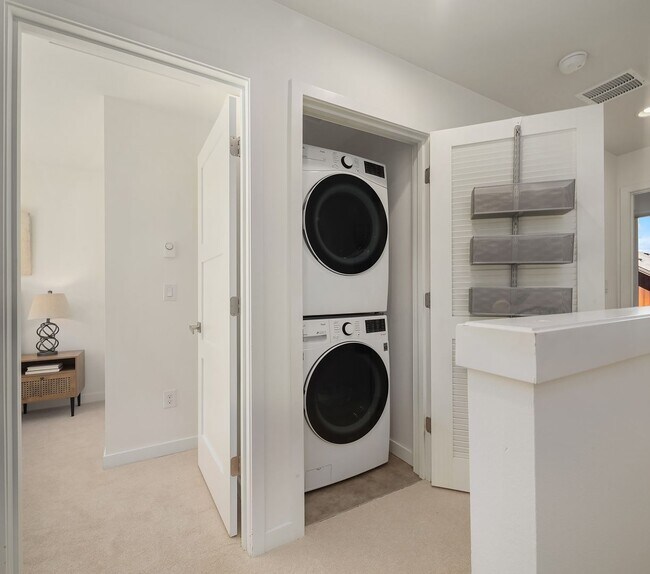 Building Photo - 3bd/3ba Seattle Townhome