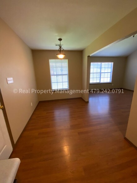 Building Photo - 1001 Trenton Dr