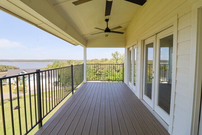 Building Photo - 4 Bed | 3 Bath on Keystone Lake!