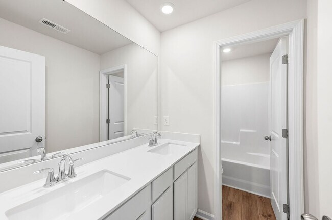 Building Photo - 115 Broadtree Cir