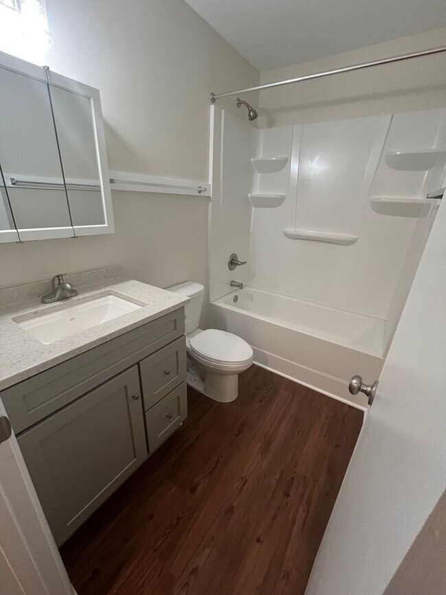 Building Photo - 228 Bridgefield Pl