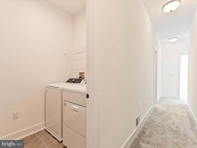 Building Photo - 6105 Vivaldi Rd