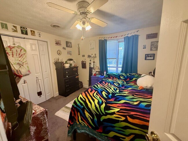 Building Photo - Eastside Home in Quiet Neighborhood