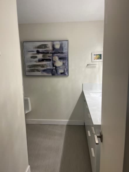 Building Photo - 425 Ena Rd