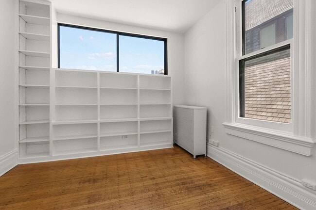 Building Photo - 532 W Fullerton Pkwy