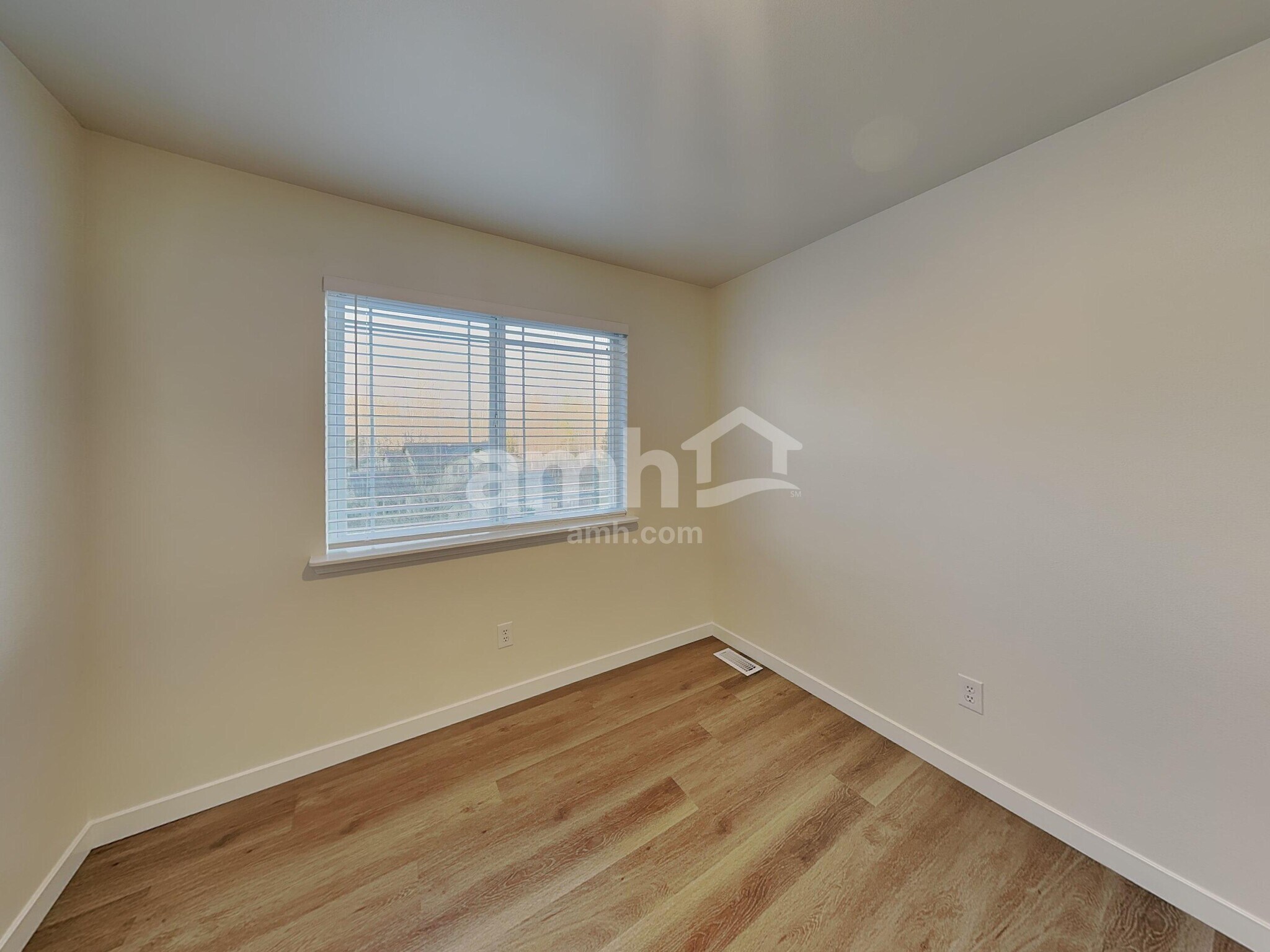 Building Photo - 11620 34th St NE