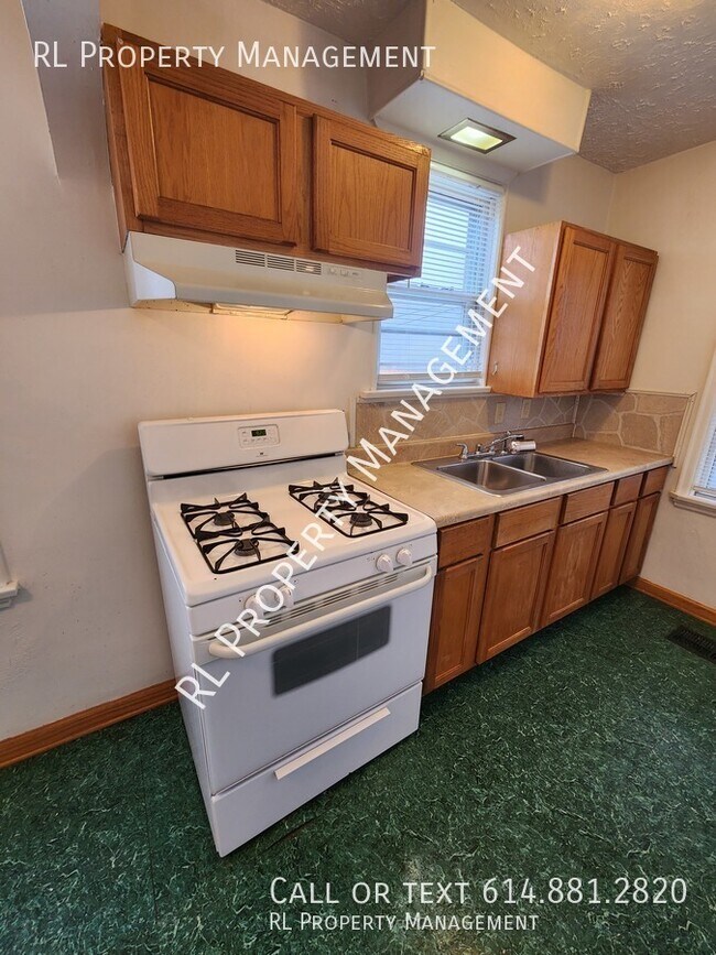 Building Photo - WAIVED APPLICATION FEES WITH SIGNED LEASE!...