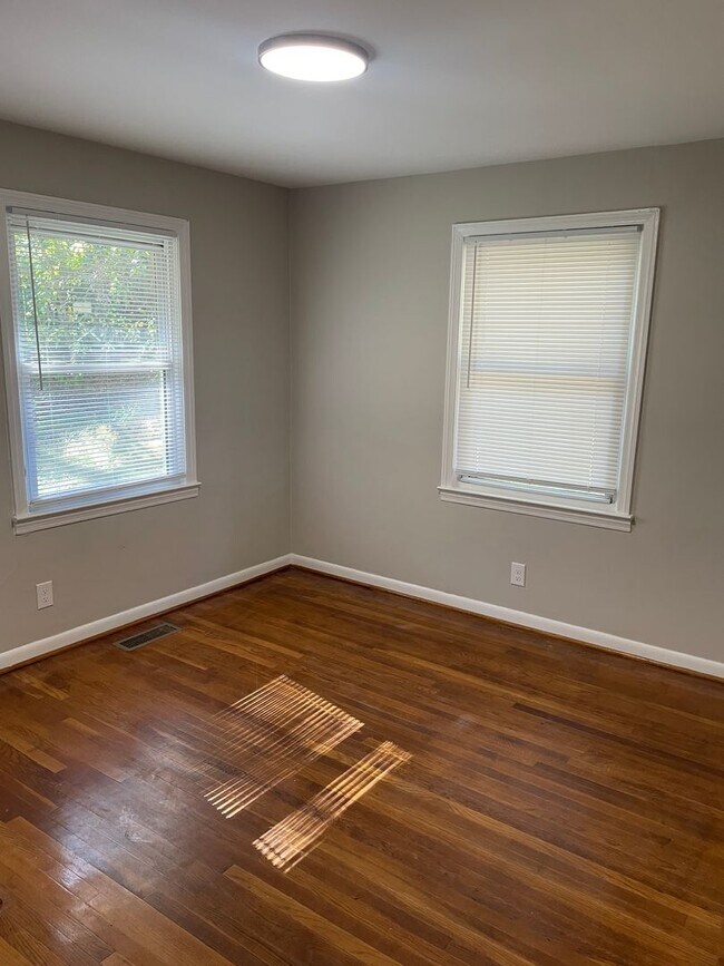 Building Photo - 10 W Twenty-Eighth St