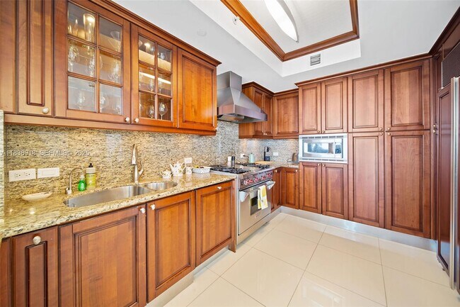 Building Photo - 17875 Collins Ave