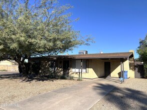 Building Photo - 1622 E Del Rio Dr