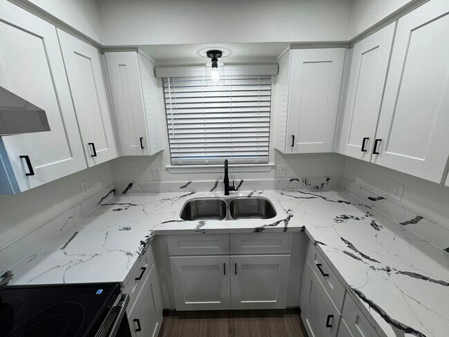 Building Photo - 2118 N Glenn Ave