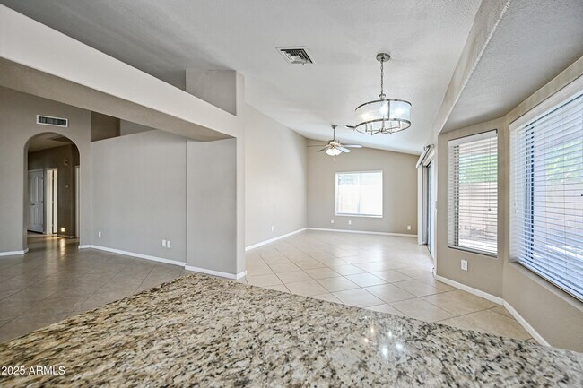 Building Photo - 3830 E Tanglewood Dr