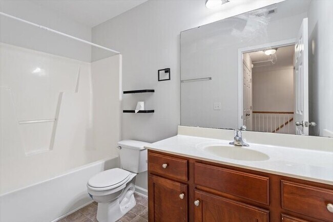Building Photo - Beautiful Durham Town Home For Rent