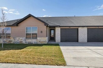 Building Photo - 19101 Sierra Madre Dr