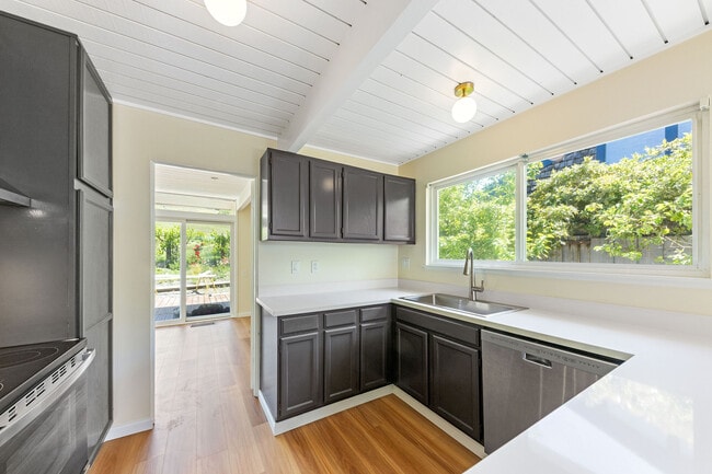 Building Photo - 81 Sotelo Way