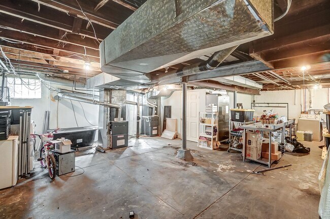 Building Photo - 3627 Zinsle Ave