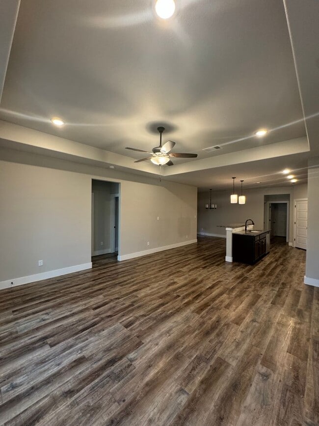 Building Photo - COMING SOON - Commuter Friendly - 3/2/2