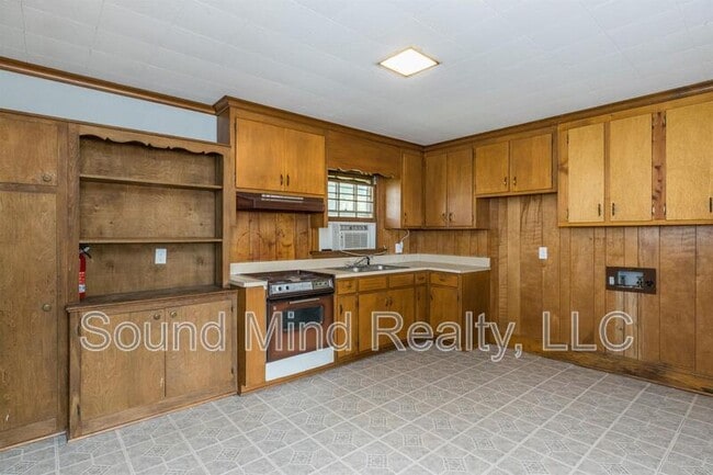 Building Photo - 207 S Alston St